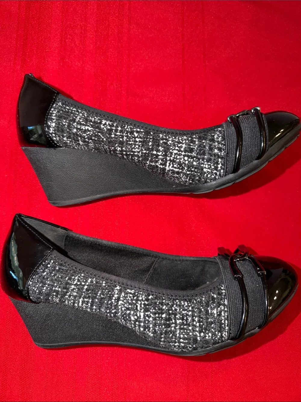 IMPO STRETCH JODI Black Tweed Stretch Memory Foam Wedge Size 7.5